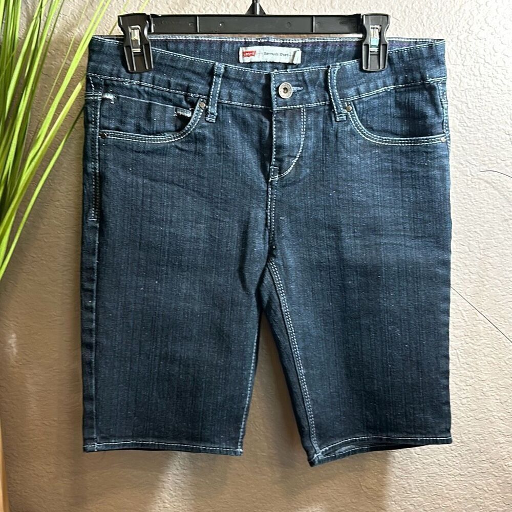 B6/2 Levi’s WOMENS Bermuda denim shorts size 7